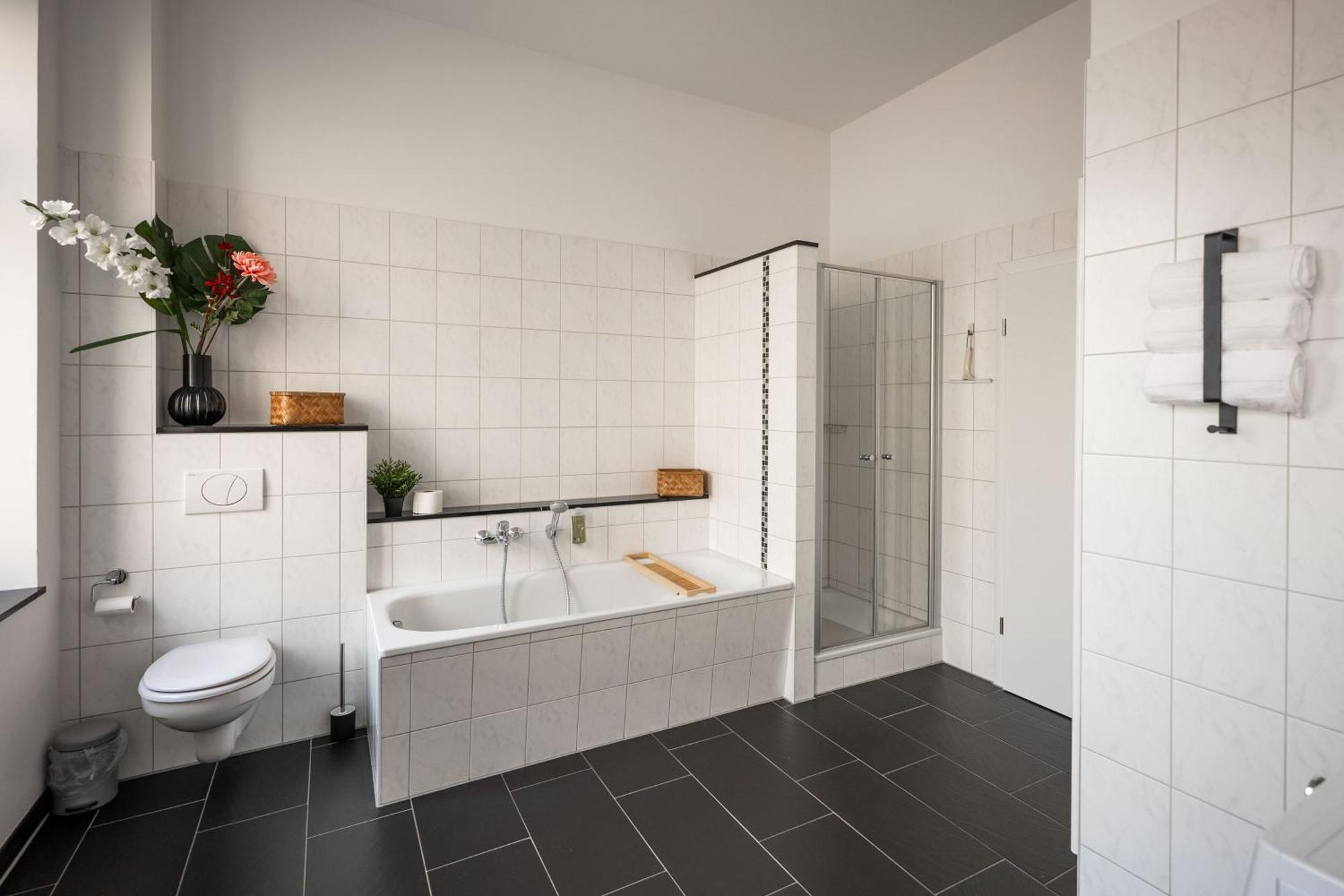 T21 - Apartment Direkt Im Zentrum Mit Parkplatz Chemnitz Buitenkant foto